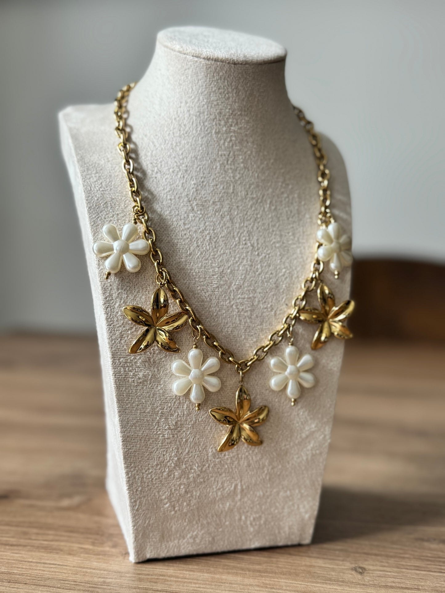 Collier Ava